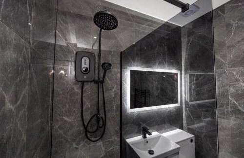 Bolton 2BR Cinema House, Free Parking, Fast WiFi, Comfortable Stay - Foto 15