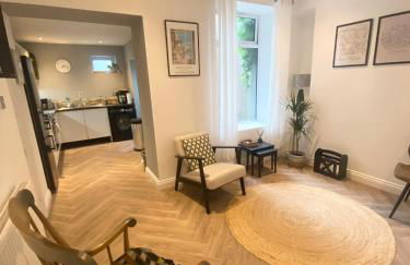 Spacious Town House - Photo 6