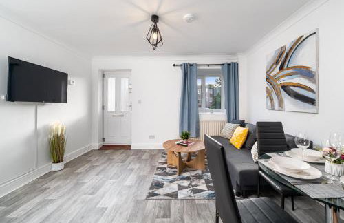 COZY 3 Bed House With Garden & Parking in Rochester, Kent Mins to Train Station, WiFi - Foto 6