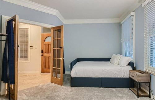 Captivating 4BR Haven with Park View near DT - Foto 15