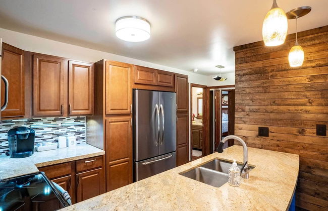 Tropical & Serene Garden Vistas - Photo 11