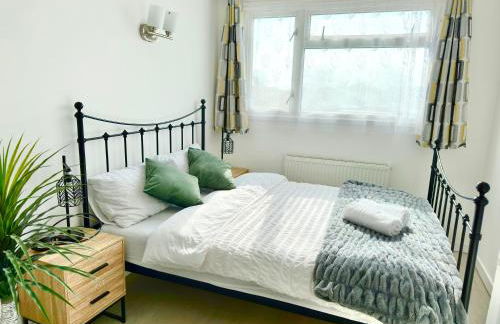 5 bedroom detached house sleeps 13 spacious Parking 5 mins driving to Bicester Village - Foto 24