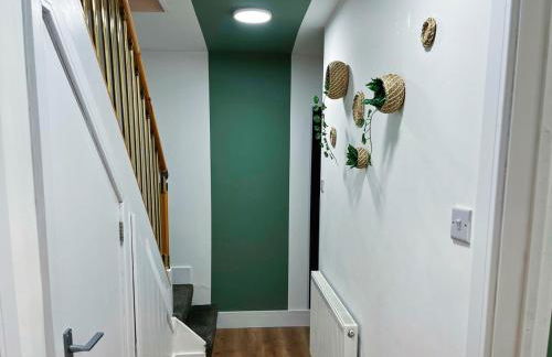 Darfield 4 Bedrooms Home 6 Beds 2 Showers Driveway Parking For Business Stays - Foto 25