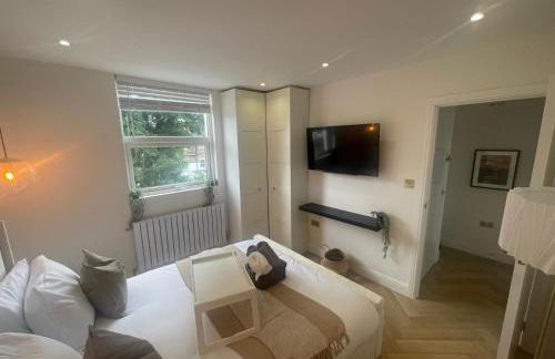 Apt - Sleeps 3 - Parking - Station Close - Balcony - Foto 6