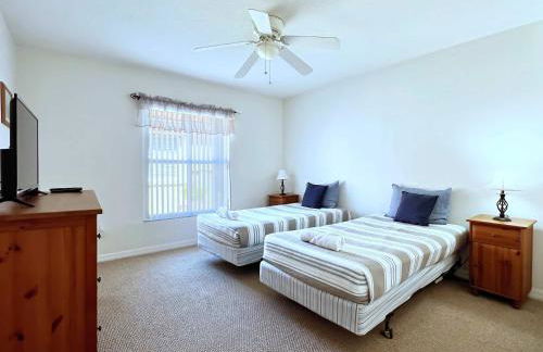 Lovely Lakeside 4-Bed Pool Home at Villa Sol-3125 - Foto 22