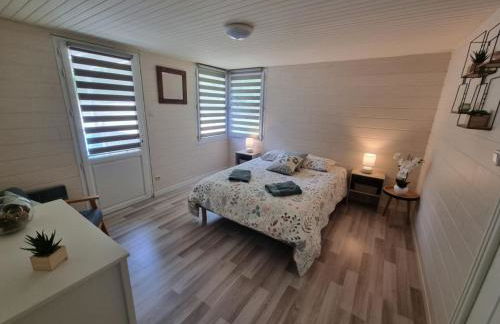 Les Chalets de SAUMUR, Piscine & Parc boisé, 100m du CadreNoir - Foto 47