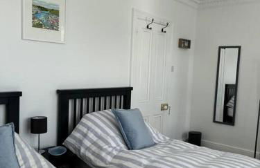 Contemporary 3-Bedroom Home with Stunning Views - Foto 22