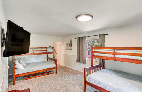 1 Mi to Lake Crestline Cabin with Deck and Gas Grill! - Foto 19