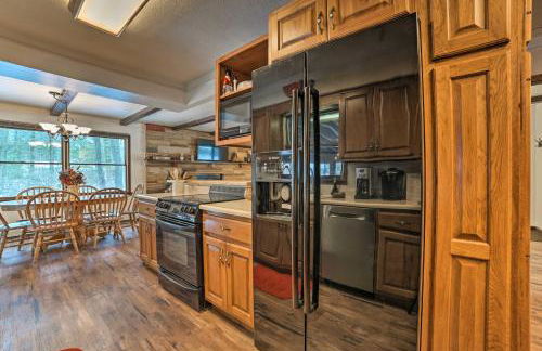 Houghton Lake Cottage Escape with Patio! - Foto 11