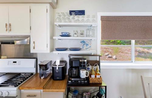 Waterfront Deck and Dock Torch Lake Home! - Foto 10