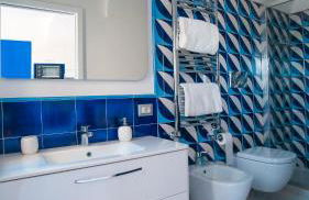 Admiring Amalfi - Photo 34