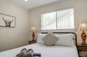 Highland Village - 4BR w Backyard Pool Oasis - Foto 32