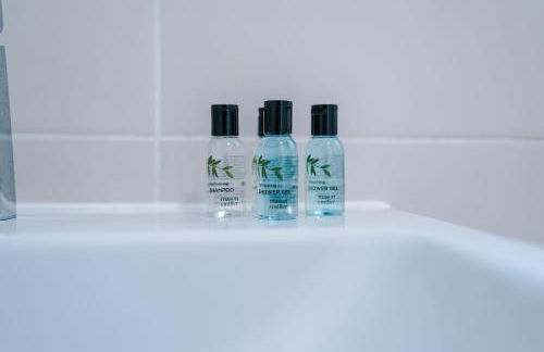 Relax in Style at Wedgwood House 3 BR Home with Garden & Parking - Foto 29