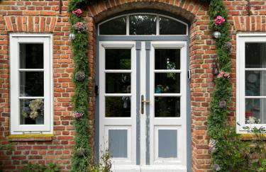 Dachgeschosswohnung Warft Simmerdeis in Reetdachhaus mit parkähnlichem Garten - Foto 24