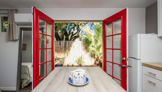 Charming Mid Town Guest House W/private Patio! - Foto 3, Quarto