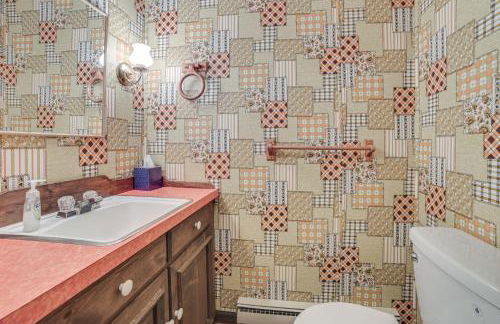 Lake Access Cabin with Deck, Fire Pit and Grill! - Foto 17