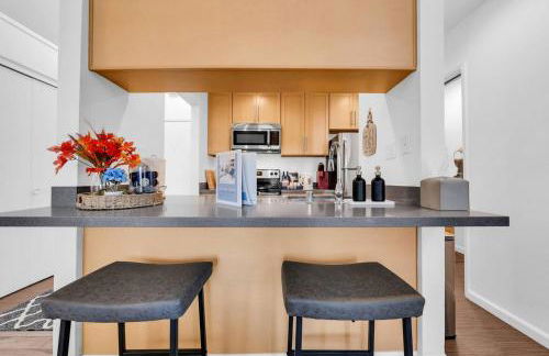 Modern Bay Area Retreat | Balcony + Private Patios - Foto 22