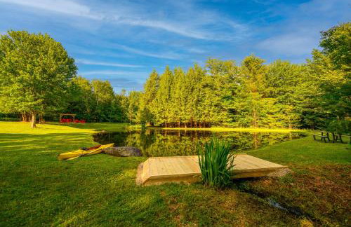 Lux estate! Hot tub, 8 acres, firepit, game room, private pond, EV, lots of privacy, 10 mins to town - Foto 37