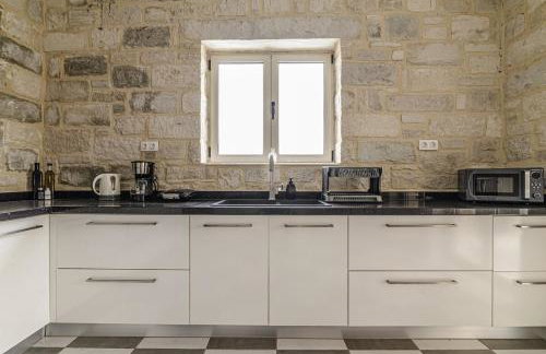 Elysian Stone Villa with Pool & Mountain View - Photo 33