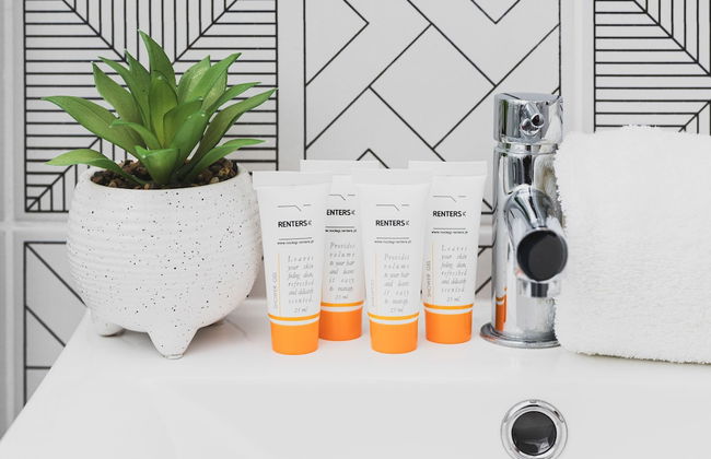 Minimalist Studio in Warsaw by Renters - Foto 26