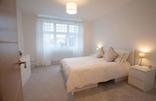 New stylish 4 bed house moments from Clacton beach - Foto 27