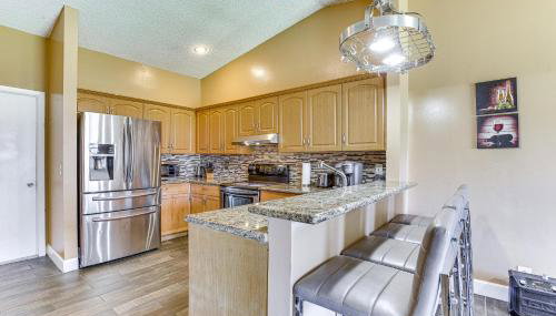 Near Beaches Pet-Friendly Sunrise Escape with Patio - Foto 2