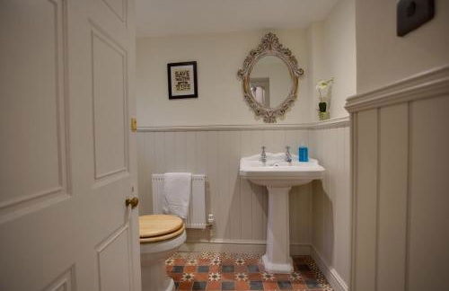 Luxury Large Five Bedroom Family House Sleeps 10 - Photo 28