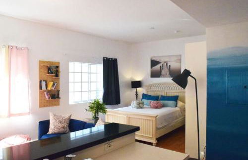 Light-Filled Apt Steps to Beach Convention Center - Foto 5