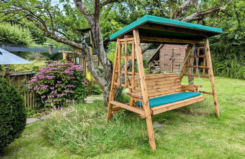 'Monktonmead Lodge' in secluded setting, with private indoor pool. - Photo 41