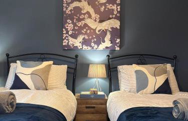 Ideal 4-bed home sleeps 7 - Nr Trafford Ctr & M60 - Foto 48