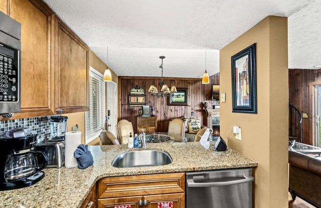 Sleeps 4 Hot Tub Indoor Pool Mountain Views - Photo 17