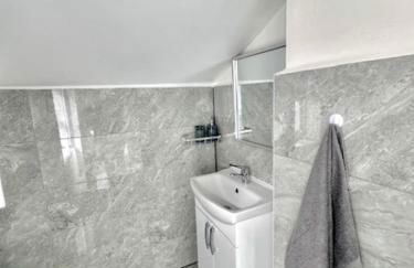 Gillingham 4 bed Guest House - Foto 14