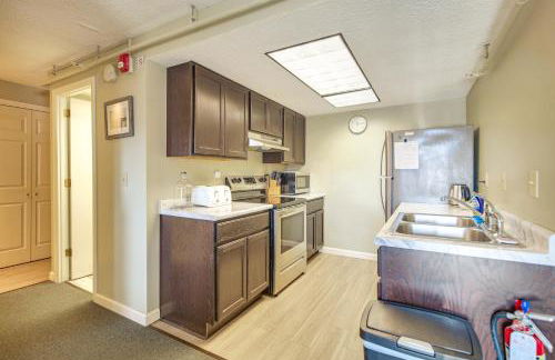 Walk to Ski Shuttle! Mountainside Resort Condo - Photo 11