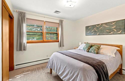 Charming Countryside Home with Yard and Office - Foto 4