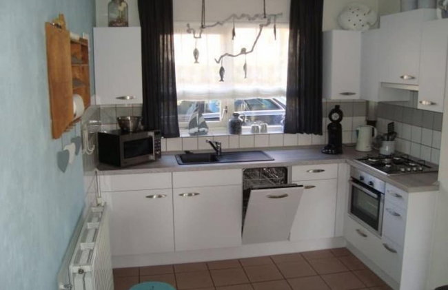 Bungalow in Breskens Near the Beach - Photo 7