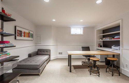 Stunning luxury Retreat I Wineries & Fall Farm Fun - Photo 28