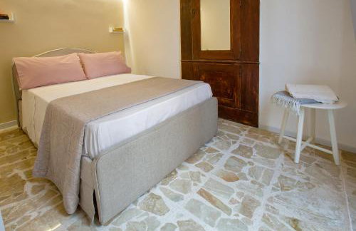 Plaza Suites - Photo 20