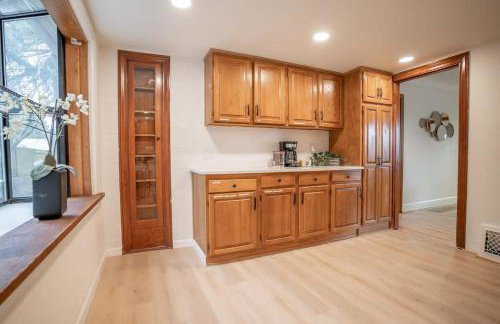 Burien's 3-BR Middle Unit Retreat with Deck BBQ - Foto 13