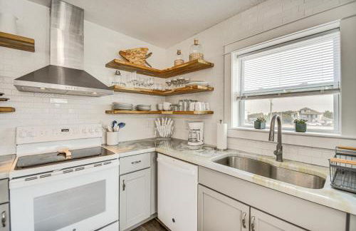 Bright Kitty Hawk Home with Hot Tub, Walk to Beach! - Foto 9