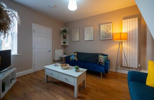 Whole Town House - Town centre! - Photo 4