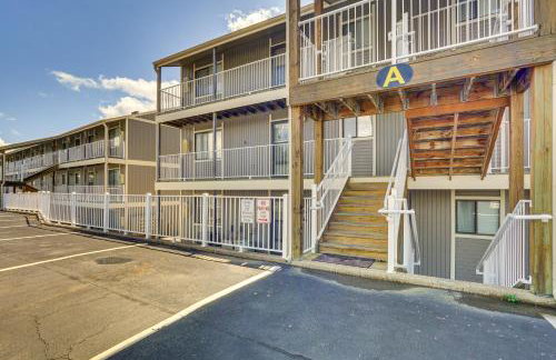 Lake & Pool Access: Lazy Days Condo w/ Balcony! - Foto 18