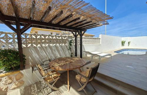 Dúplex mediterráneo con piscina y cenador - Foto 24