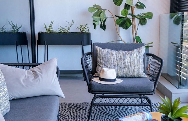 Urban Chic Apartment Close to Waterfront Warwick - Photo 28