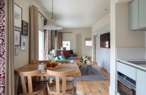 Abbey Strand Apartments, at Holyrood - Photo 3