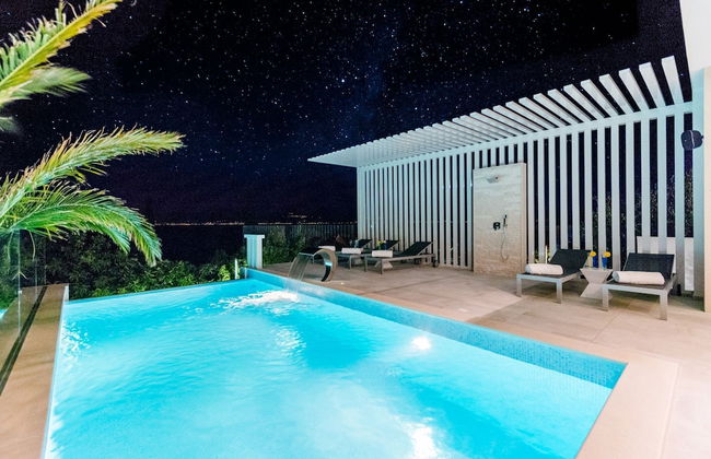 Luxury Villa Luna with Swimming Pool - Photo 17