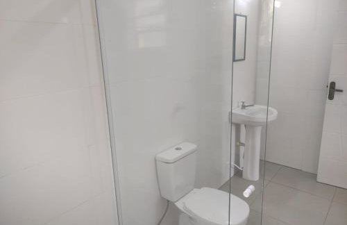 casa 700m da praia, ideal para família, 3 quartos , piscina, ar condicionado, churrasqueira, wi fi, estacionamento, até 10 pessoas, - Foto 18