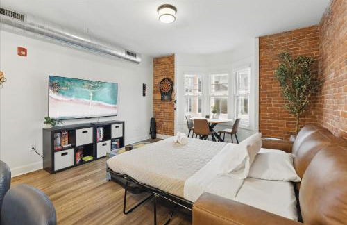 downtown Indy with Fire Pit and Free Parking - Foto 7