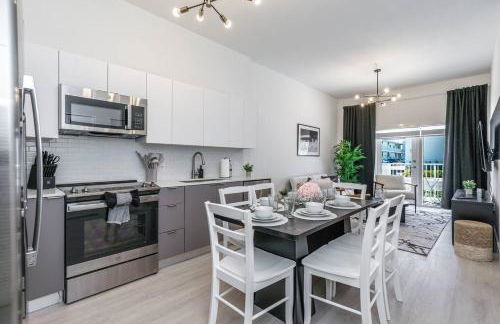 Classy 2BR-2BA Oasis Beach Pool Parking EV Station - Foto 2