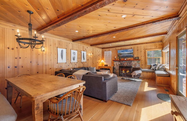 Private Cozy and Central Cabin with Deck by Sierra Getaways - Foto 8