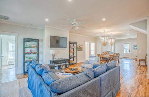 NEW LISTING Six Bedrooms - Private Dock - Steps to the Beach - Sleeps 14 - Foto 10